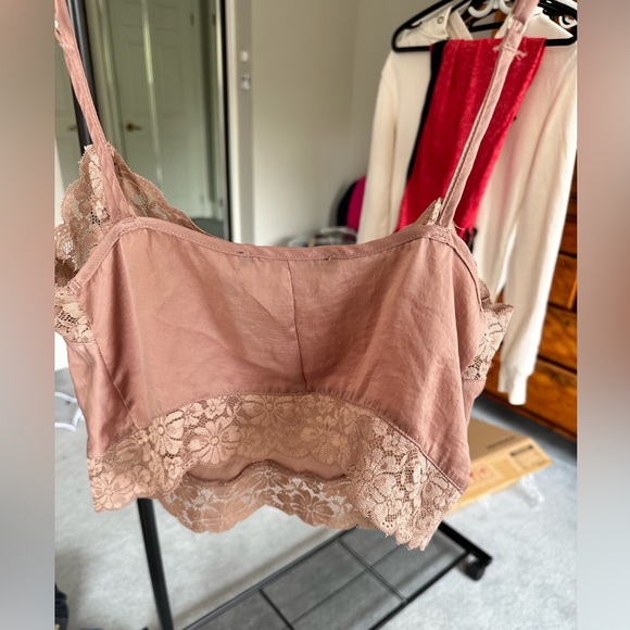 Brandy Melville lace crop top - Picture 3 of 3